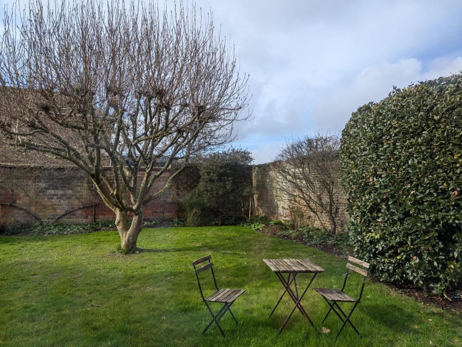 Georgian 2 Bedroom Apartment In Chichester With Free Parking - Chichester Holiday Properties Esterno foto