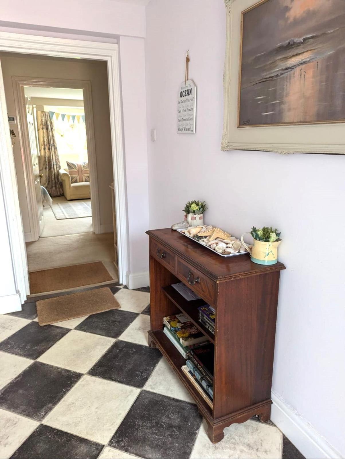 Georgian 2 Bedroom Apartment In Chichester With Free Parking - Chichester Holiday Properties Esterno foto