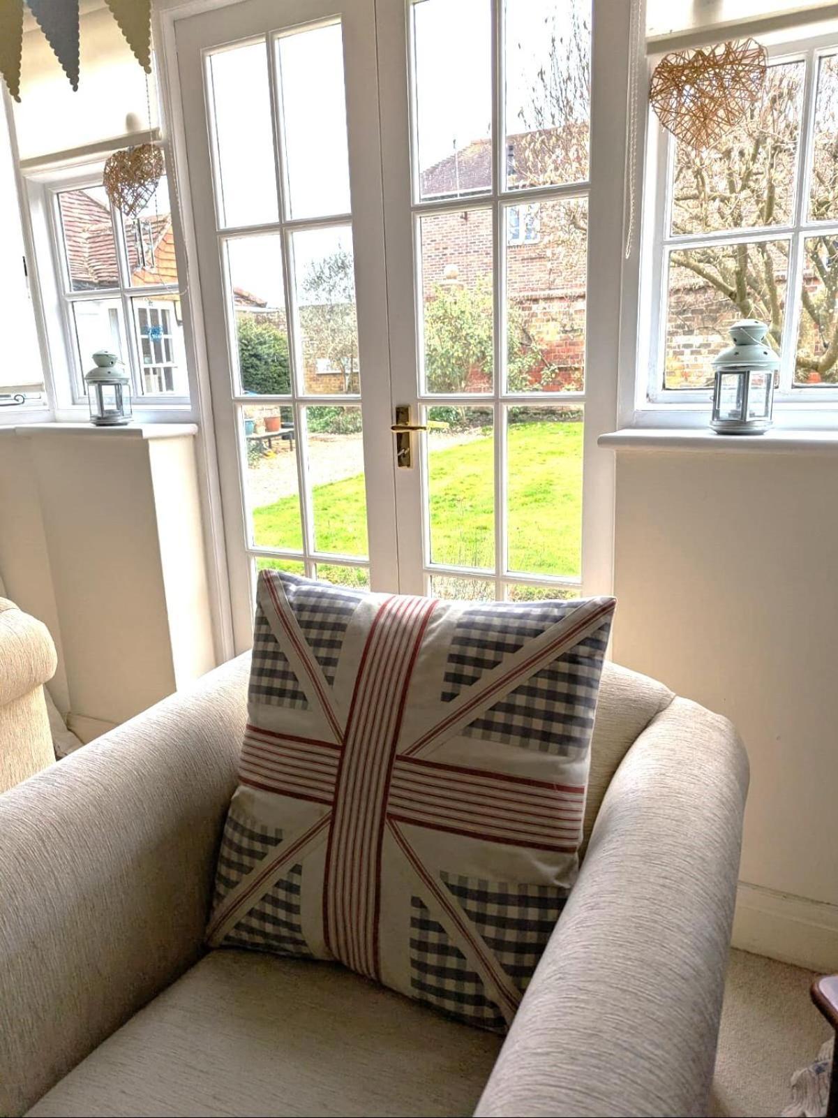 Georgian 2 Bedroom Apartment In Chichester With Free Parking - Chichester Holiday Properties Esterno foto