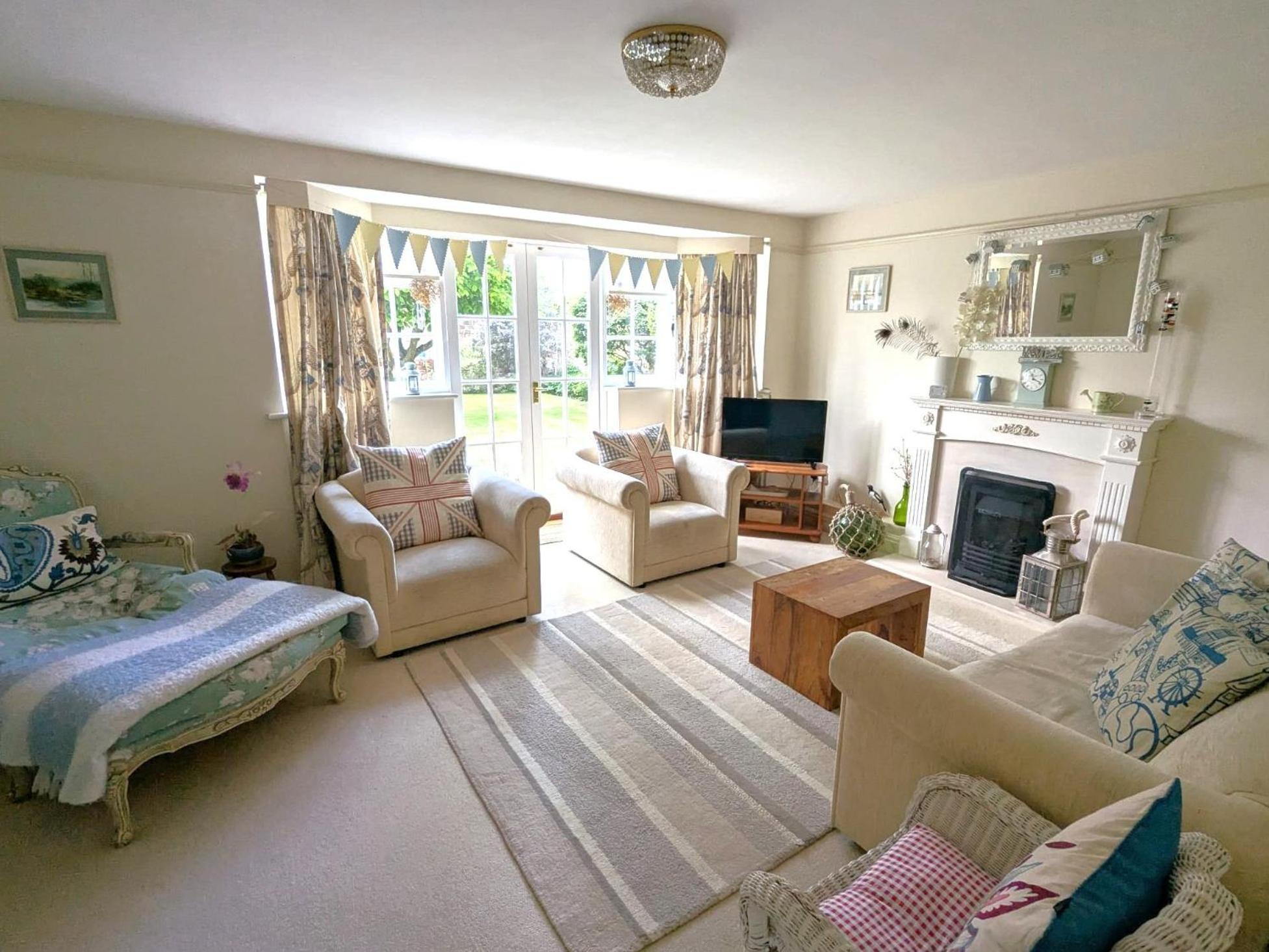 Georgian 2 Bedroom Apartment In Chichester With Free Parking - Chichester Holiday Properties Esterno foto